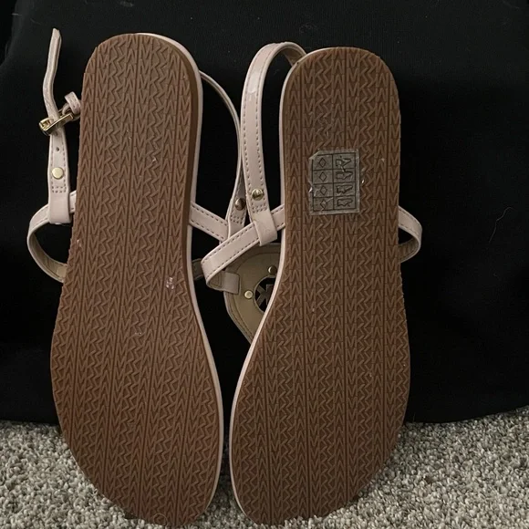 Michael Kors Blush Sandals with Gold Emblem - Picture 6 of 12